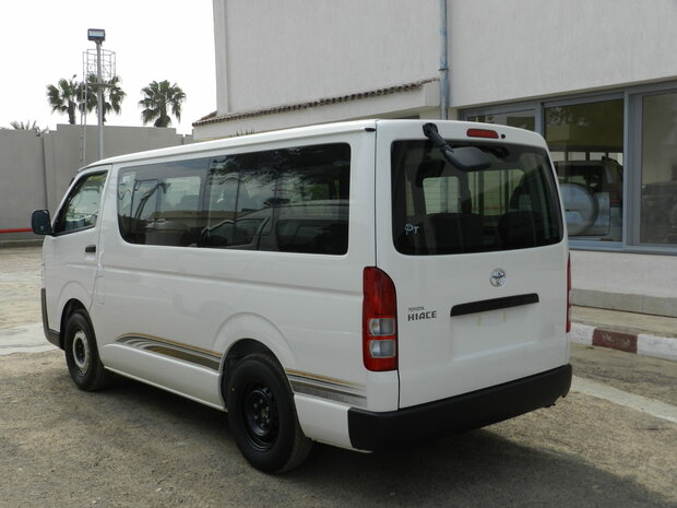 Toyota HiAce 15Seater Minibus DLX STD Roof