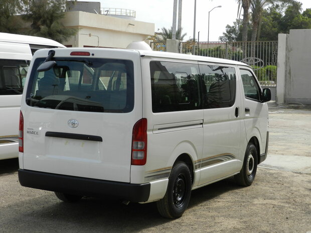 Toyota HiAce 15Seater Minibus DLX STD Roof