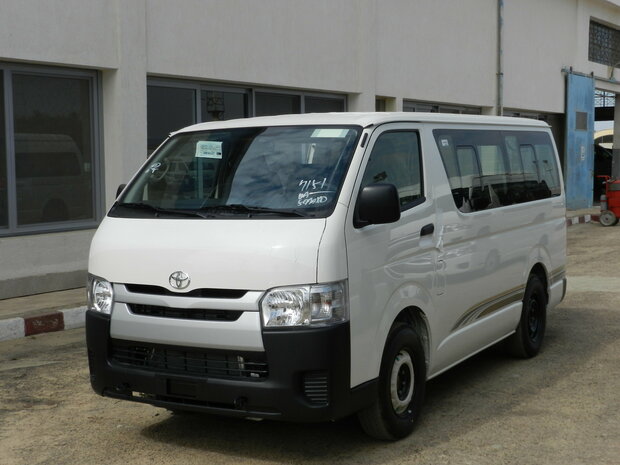 Toyota HiAce 15Seater Minibus DLX STD Roof