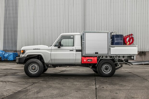 Mobile Lubrication Unit based on Landcruiser 79 single cab