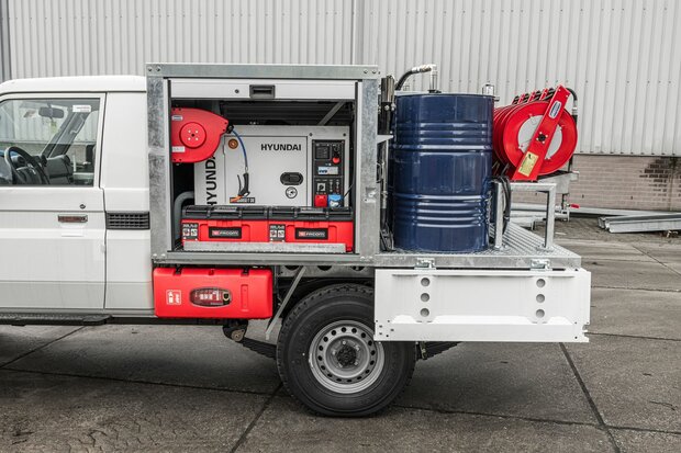 Mobile Lubrication Unit based on Landcruiser 79 single cab