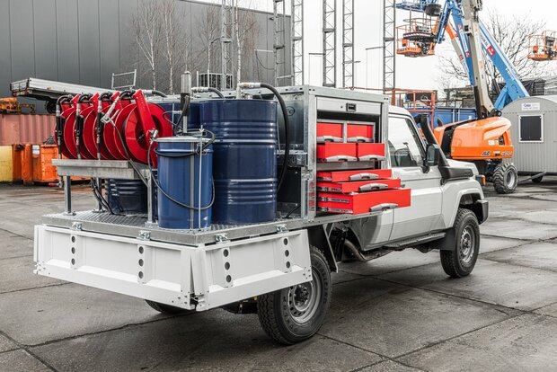 Mobile Lubrication Unit based on Landcruiser 79 single cab