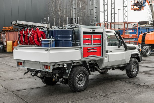 Mobile Lubrication Unit based on Landcruiser 79 single cab