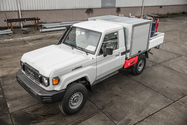 Mobile Lubrication Unit based on Landcruiser 79 single cab