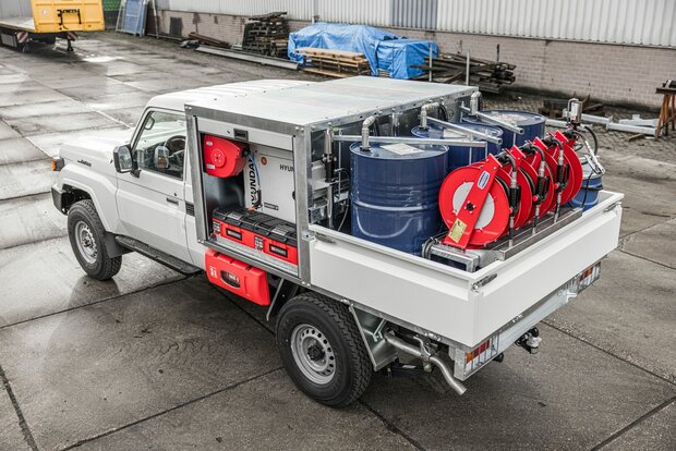 Mobile Lubrication Unit based on Landcruiser 79 single cab