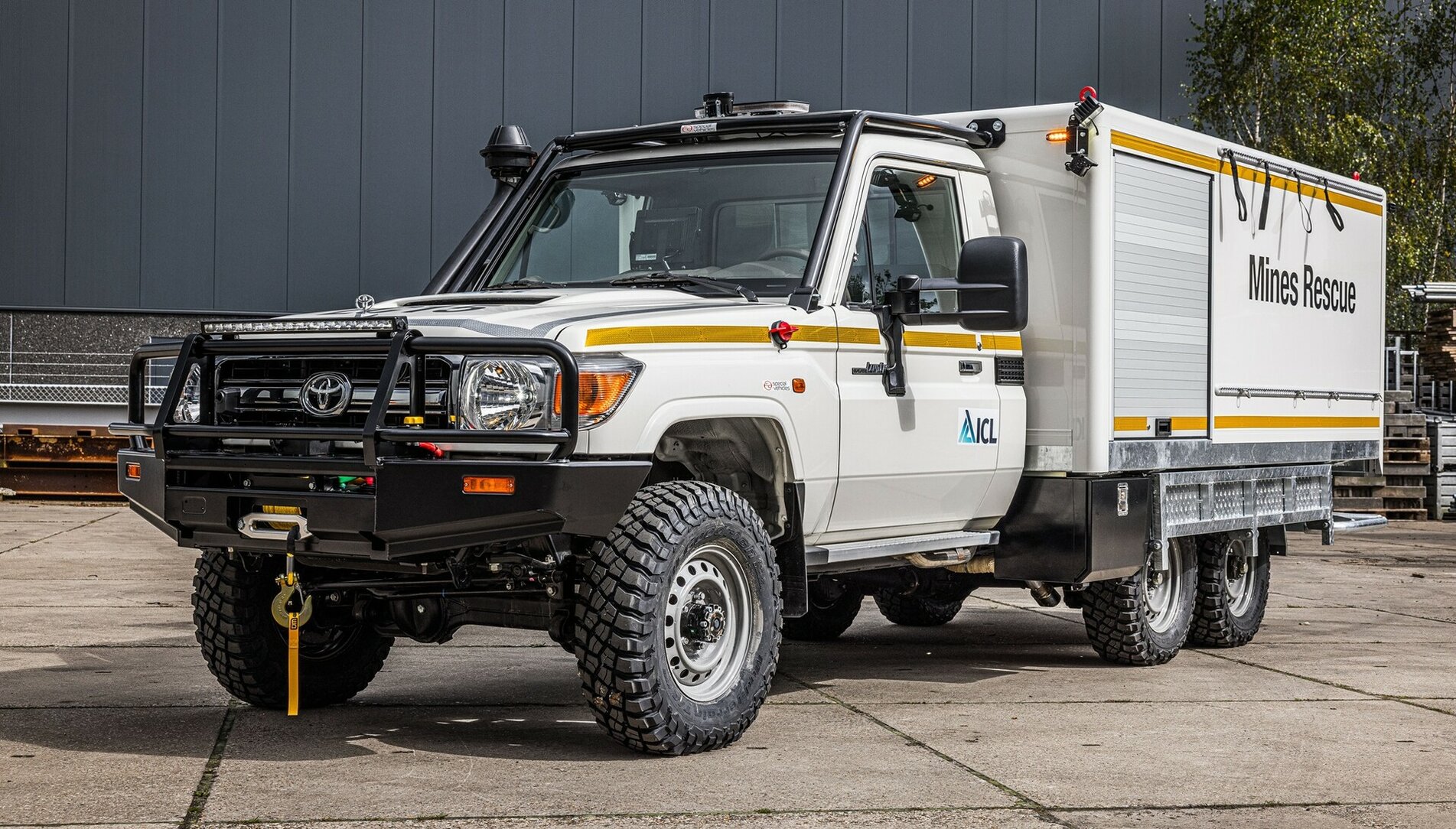 Toyota-Landcruiser-6x6-Rescue-Vehicle